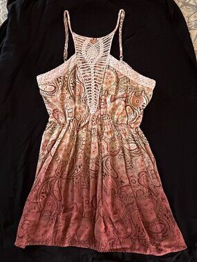 Gimmicks by BKE paisley print / high-neck crochet halter top - Size S